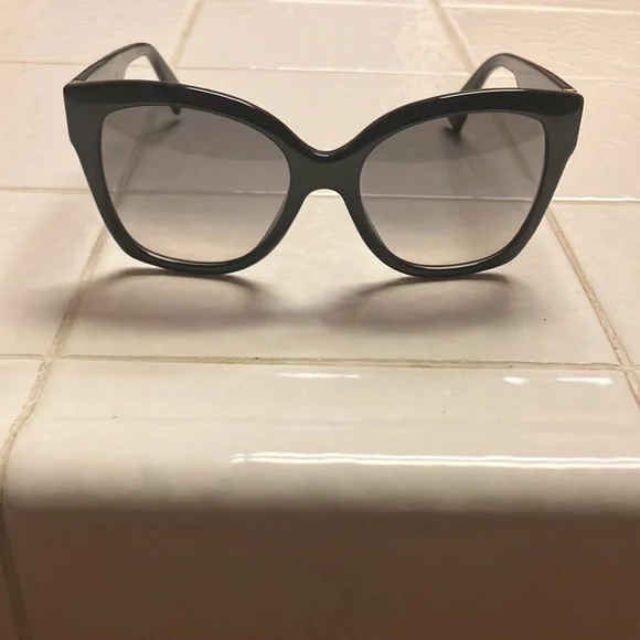 Gucci 54mm square sunglasses! Authentic. Only wore a few times.